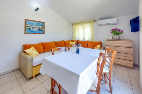 Photo 17 - 2 bedroom Apartment in Baška with garden