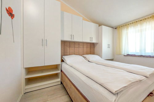 Photo 7 - 2 bedroom Apartment in Baška with garden