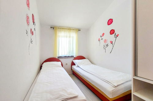 Photo 9 - 2 bedroom Apartment in Baška with garden