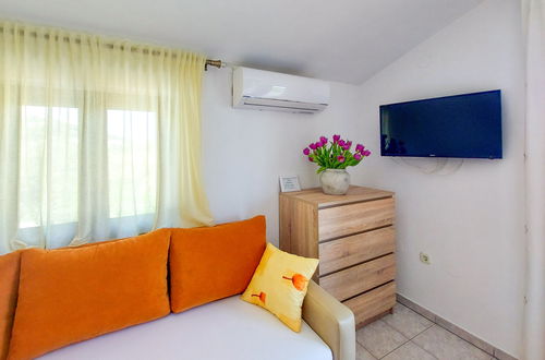 Photo 20 - 2 bedroom Apartment in Baška with garden