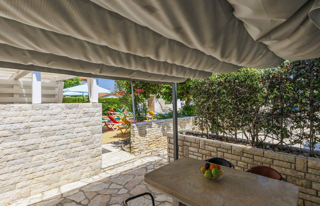 Apartamento de 2 quartos em Umag com piscina e jardim - Foto 16