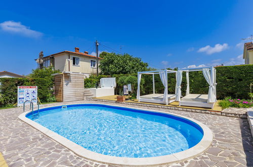 Foto 29 - Apartamento de 1 quarto em Umag com piscina e jardim