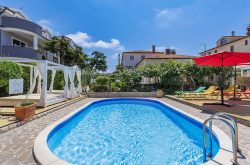 Foto 31 - Apartamento de 1 quarto em Umag com piscina e jardim