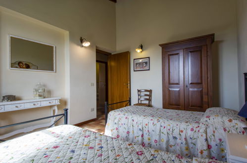 Photo 15 - 2 bedroom Apartment in Cerreto Guidi with swimming pool and garden