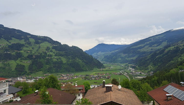 Foto 1 - Appartamento con 4 camere da letto a Hainzenberg con terrazza e vista sulle montagne