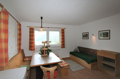 Photo 3 - 4 bedroom Apartment in Hainzenberg with terrace and mountain view