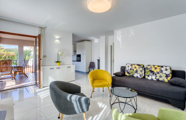 2 bedroom Apartment in Crikvenica with garden and terrace - Photo 4