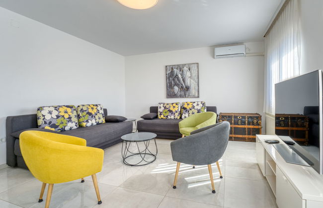 2 bedroom Apartment in Crikvenica with garden and terrace - Photo 9