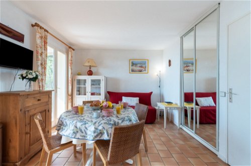 Foto 4 - Apartment mit 1 Schlafzimmer in Cavalaire-sur-Mer mit schwimmbad und blick aufs meer