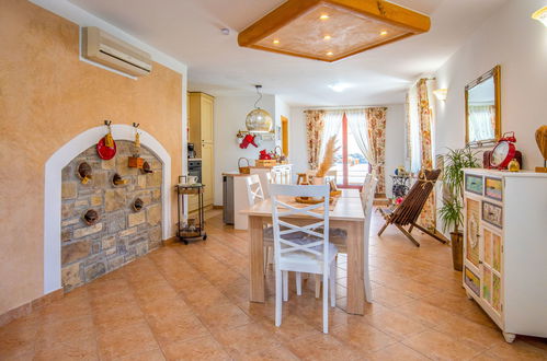 Photo 8 - 2 bedroom House in Lupoglav with private pool and garden