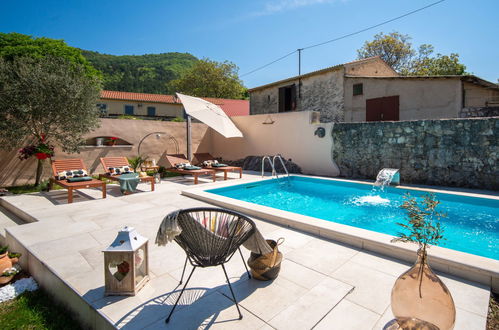 Photo 15 - Maison de 2 chambres à Lupoglav avec piscine privée et terrasse