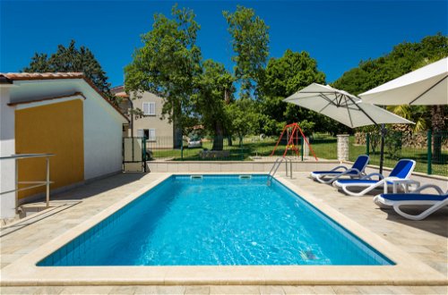 Foto 19 - Casa de 4 quartos em Labin com piscina privada e vistas do mar
