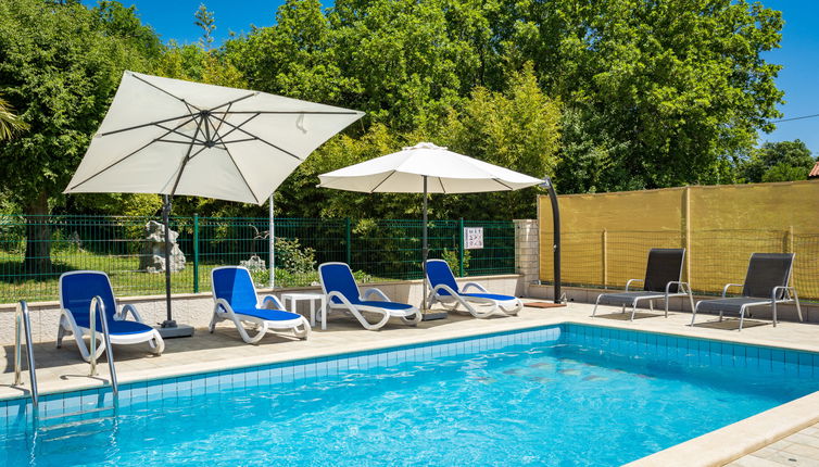 Photo 1 - Maison de 4 chambres à Labin avec piscine privée et jardin