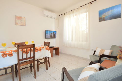 Foto 5 - Apartamento de 2 quartos em Sibenik com jardim e terraço