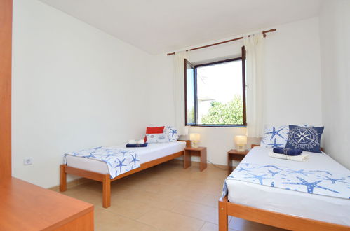 Foto 15 - Apartamento de 2 quartos em Sibenik com jardim e terraço