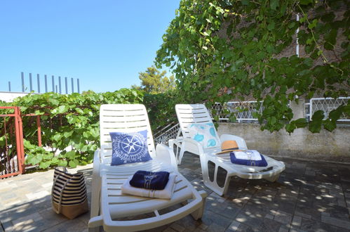 Foto 19 - Apartamento de 2 quartos em Sibenik com jardim e terraço