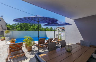 Photo 2 - 3 bedroom House in Poreč with private pool and sea view