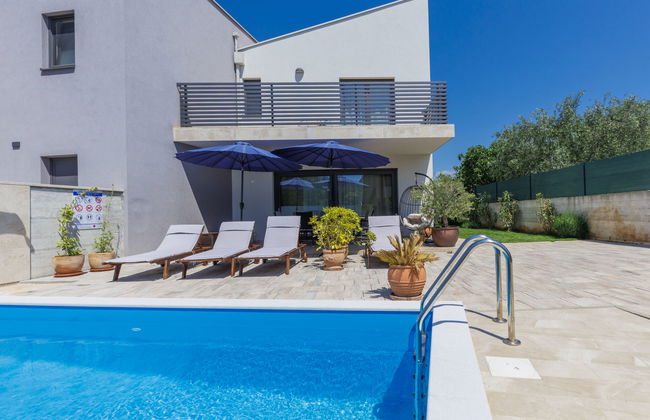 Casa de 4 quartos em Poreč com piscina privada e jardim - Foto 1