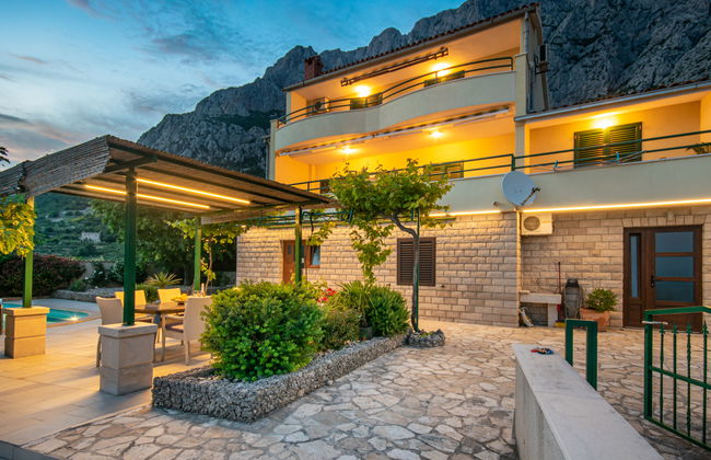 5 bedroom House in Makarska with private pool and garden - Photo 20