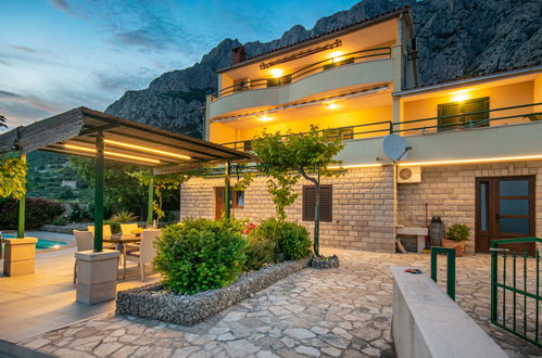 Foto 20 - Casa con 4 camere da letto a Makarska con piscina privata e giardino