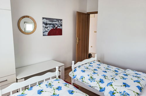 Foto 15 - Appartamento con 2 camere da letto a Sveti Filip i Jakov con giardino e terrazza