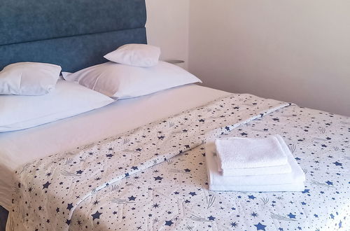 Foto 2 - Apartamento de 2 quartos em Sveti Filip i Jakov com jardim e terraço
