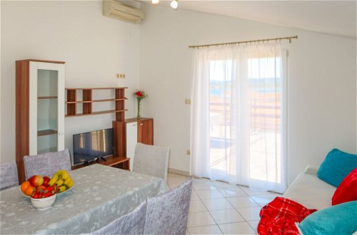 Photo 11 - 2 bedroom Apartment in Sveti Filip i Jakov with garden and sea view
