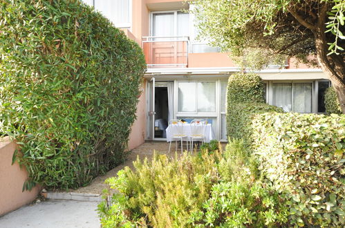 Photo 3 - Apartment in Cavalaire-sur-Mer with terrace and sea view