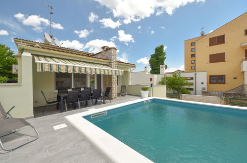 Foto 24 - Casa de 4 quartos em Sukošan com piscina privada e terraço