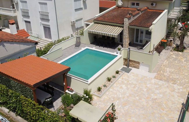 Casa de 5 quartos em Sukošan com piscina privada e jardim - Foto 26