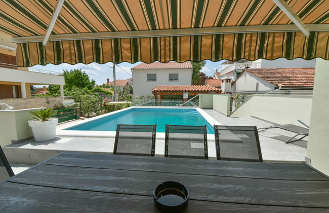 Casa de 5 quartos em Sukošan com piscina privada e jardim - Foto 2