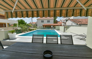 Foto 2 - Haus mit 4 Schlafzimmern in Sukošan mit privater pool und terrasse