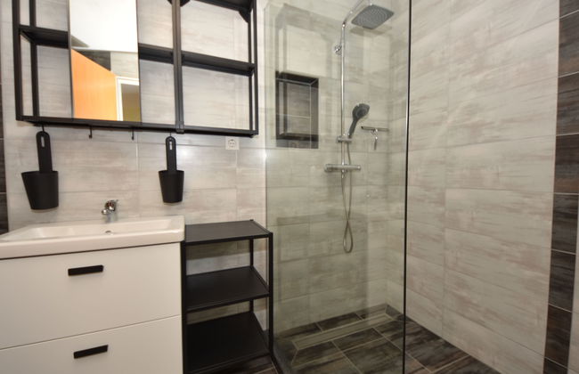 Casa de 5 quartos em Sukošan com piscina privada e jardim - Foto 22