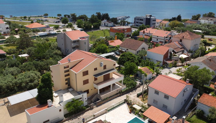 Photo 1 - Maison de 4 chambres à Sukošan avec piscine privée et jardin