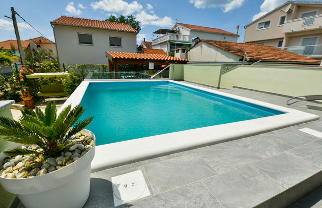 Casa de 5 quartos em Sukošan com piscina privada e jardim - Foto 3