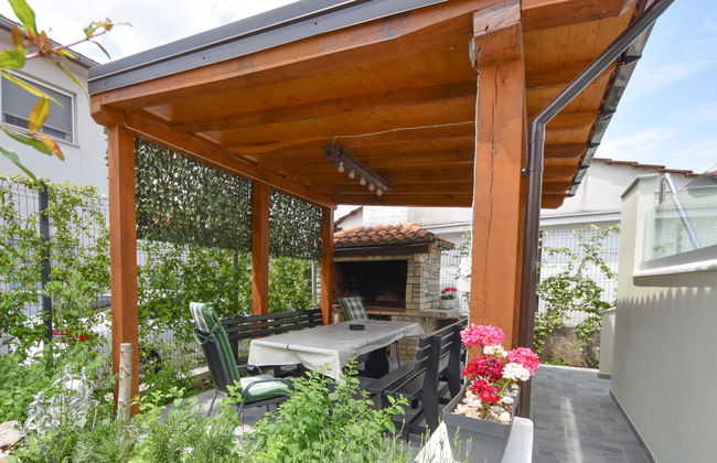 Casa de 5 quartos em Sukošan com piscina privada e jardim - Foto 29