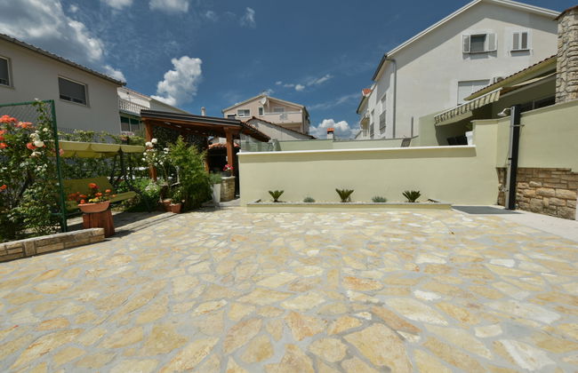 Casa de 5 quartos em Sukošan com piscina privada e jardim - Foto 28
