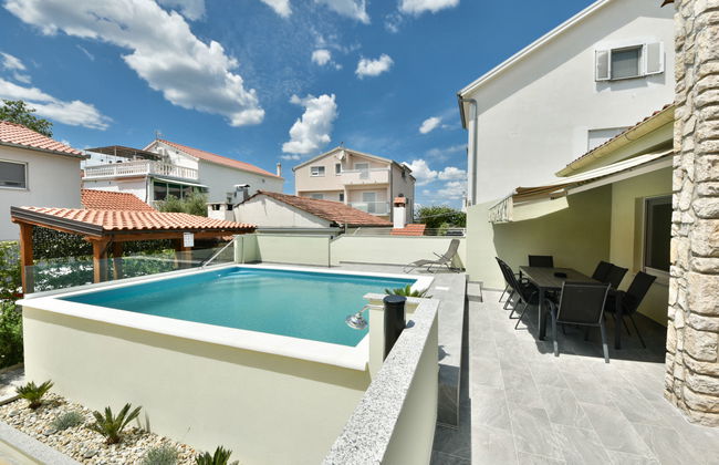 Casa de 5 quartos em Sukošan com piscina privada e jardim - Foto 25