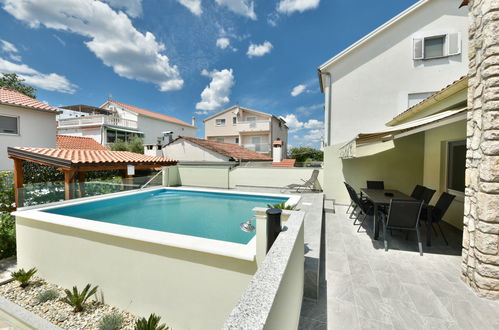 Foto 25 - Casa de 4 quartos em Sukošan com piscina privada e terraço