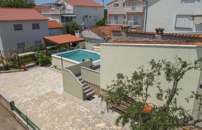 Casa de 5 quartos em Sukošan com piscina privada e jardim - Foto 27