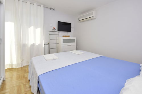 Foto 13 - Casa con 4 camere da letto a Sukošan con piscina privata e giardino