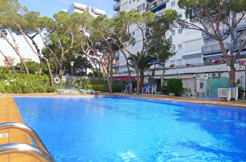 Foto 15 - Apartamento de 2 quartos em Blanes com piscina e jardim