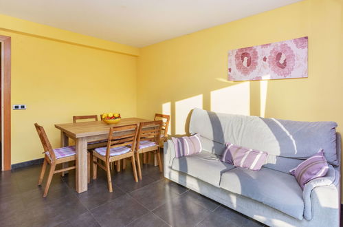 Photo 9 - 2 bedroom Apartment in Blanes with swimming pool and garden