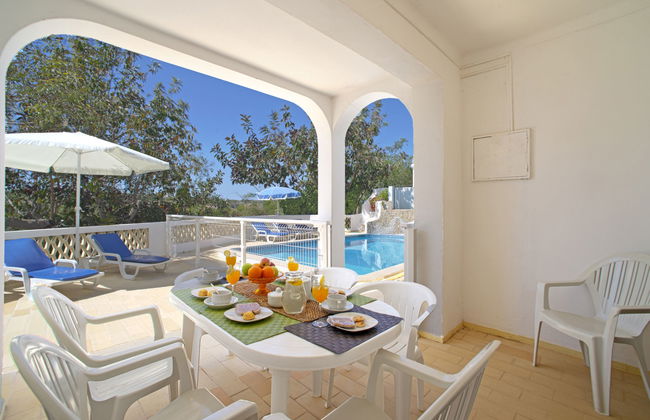 4 bedroom House in Albufeira with private pool and garden - Photo 2
