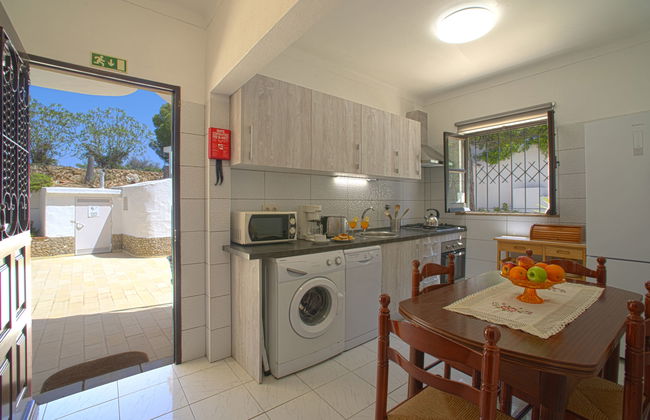 4 bedroom House in Albufeira with private pool and garden - Photo 8