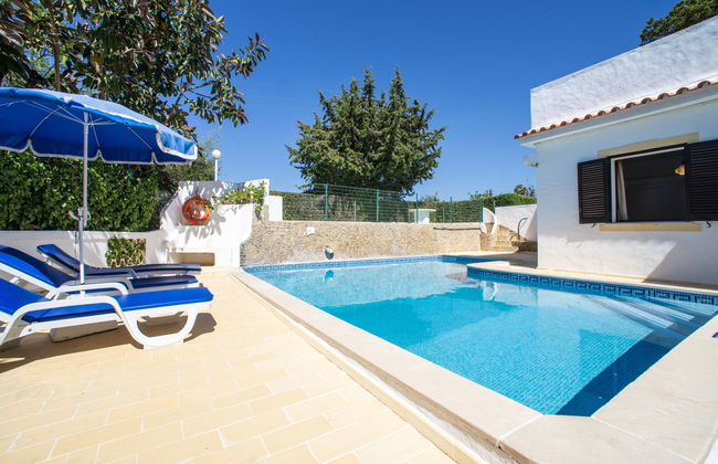 4 bedroom House in Albufeira with private pool and garden - Photo 25