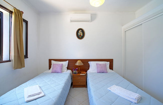 4 bedroom House in Albufeira with private pool and garden - Photo 12