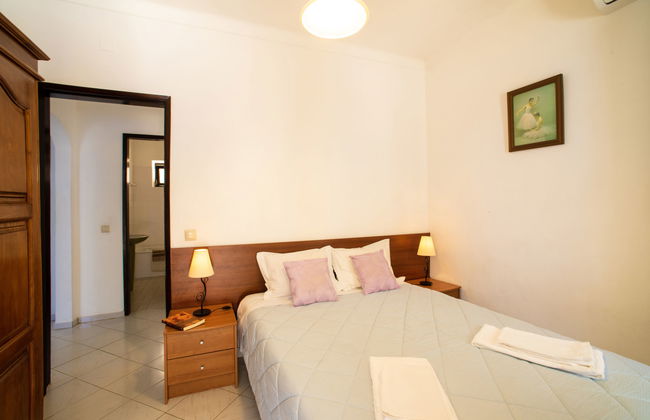 4 bedroom House in Albufeira with private pool and garden - Photo 9