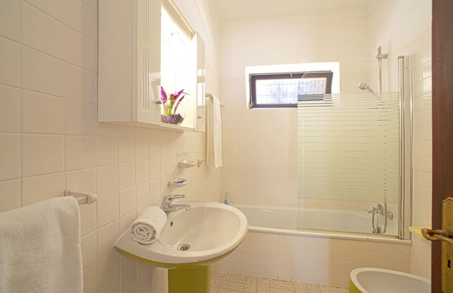 4 bedroom House in Albufeira with private pool and garden - Photo 17