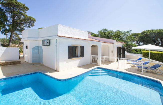 4 bedroom House in Albufeira with private pool and garden - Photo 1